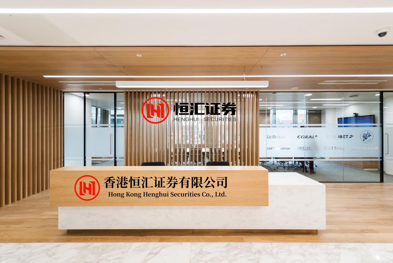 易策略 智能运动神秘物种正在孵化中... 你的理想运动搭档长啥样？_铁人_未来_穿戴